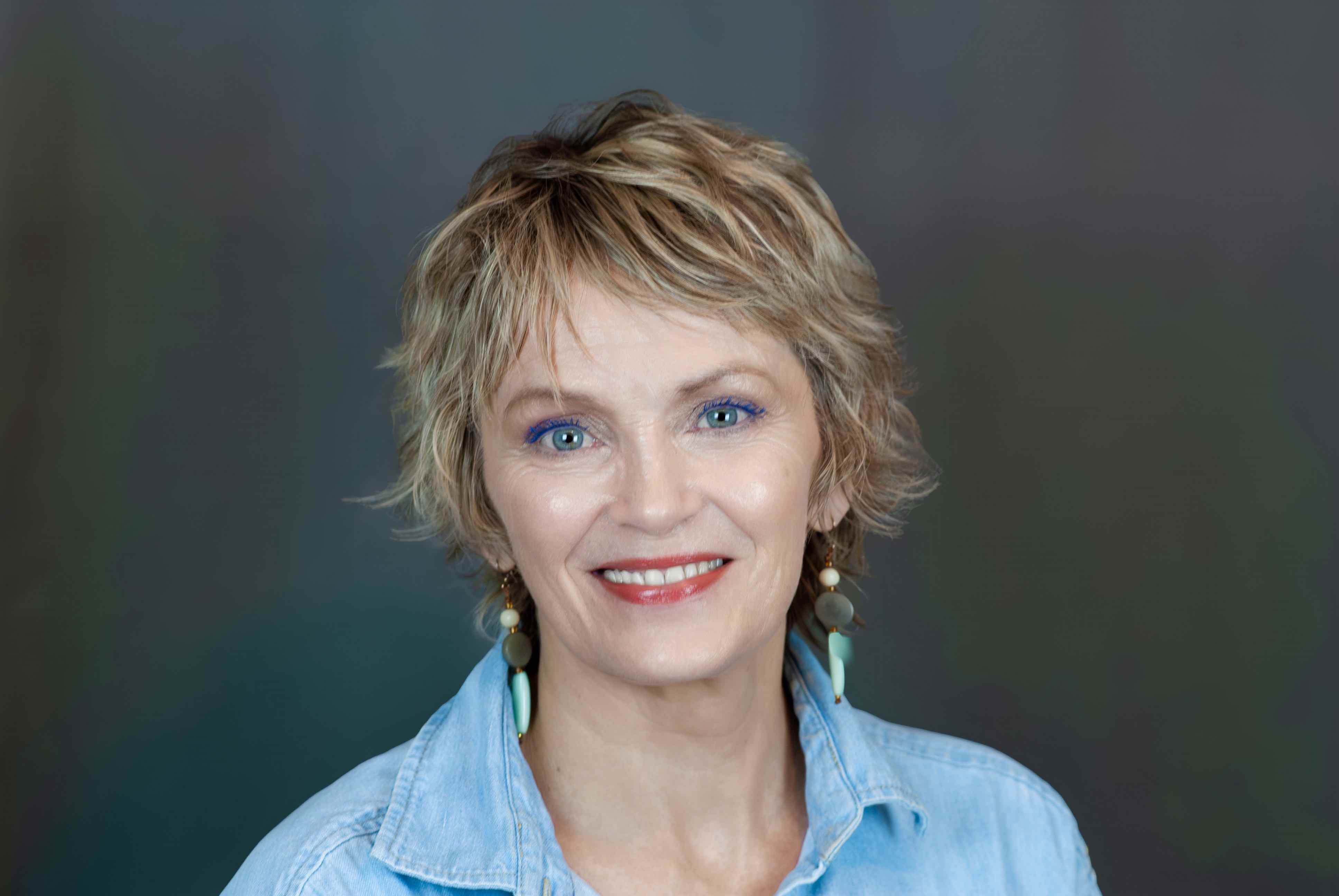 portrait of Bonnie Anderson